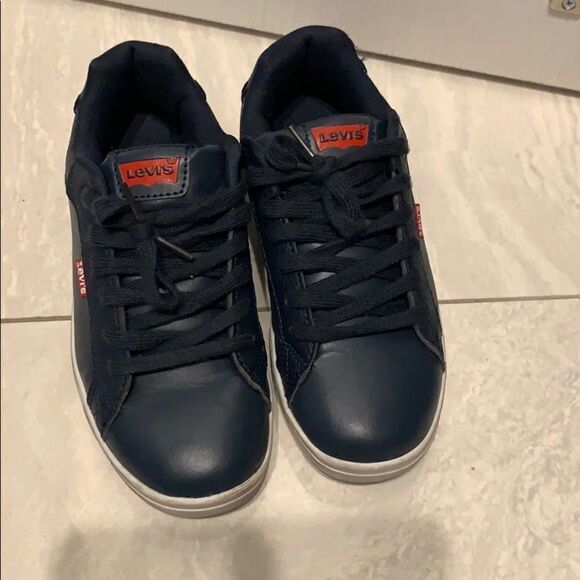🎉1 hr sale 🎉Levi’s boy shoes - Picture 1 of 6